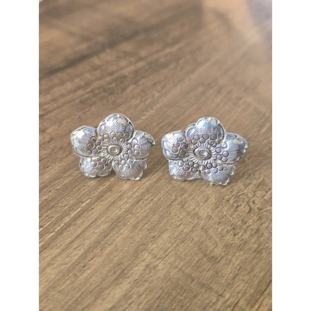 Vintage JUDY LEE Signed Sterling Silver Clip-On Earrings Flowers Engraved Detail